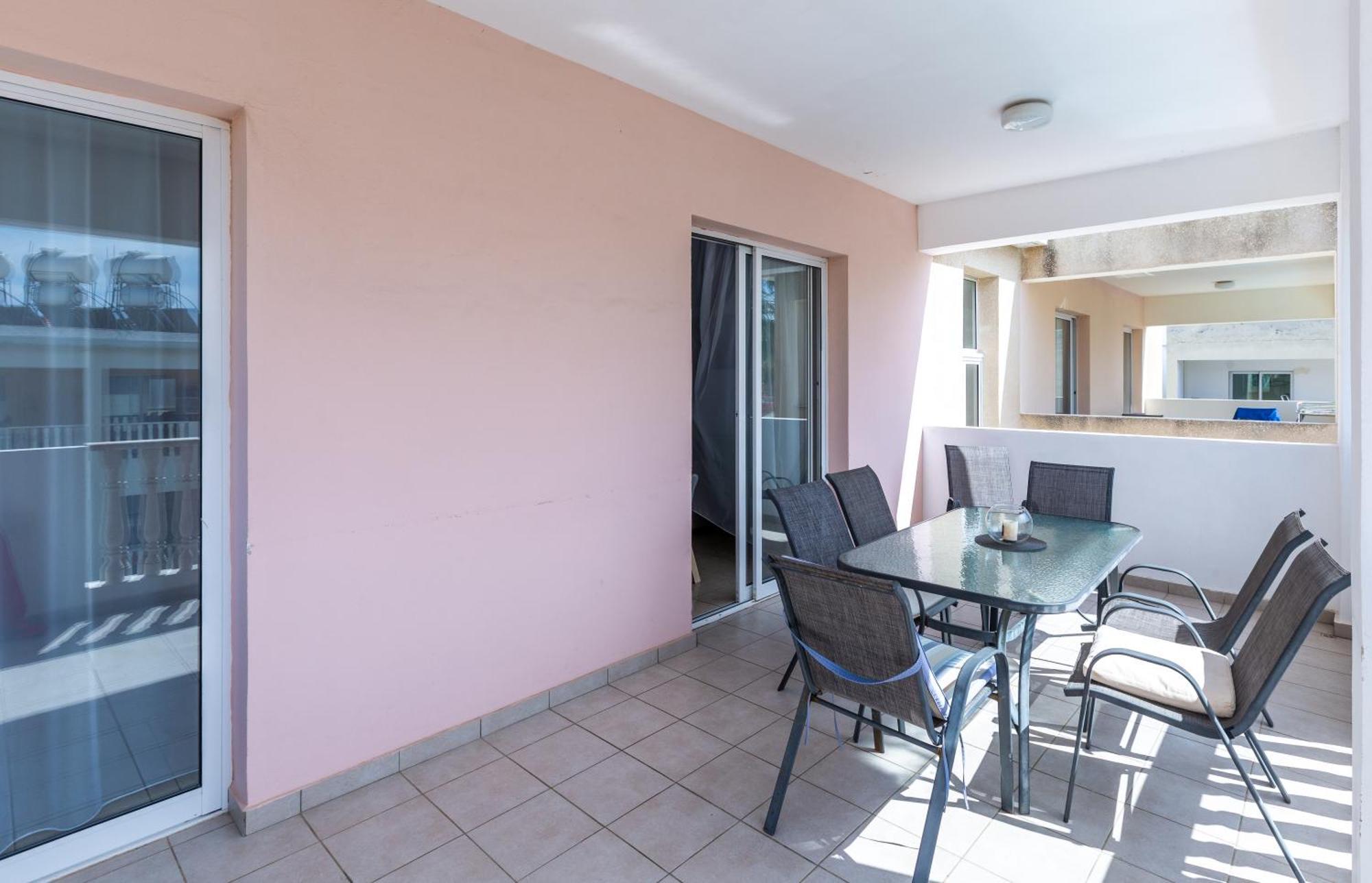 Beautiful 2 Bed Apartment With Great Views In Pafos Exterior foto