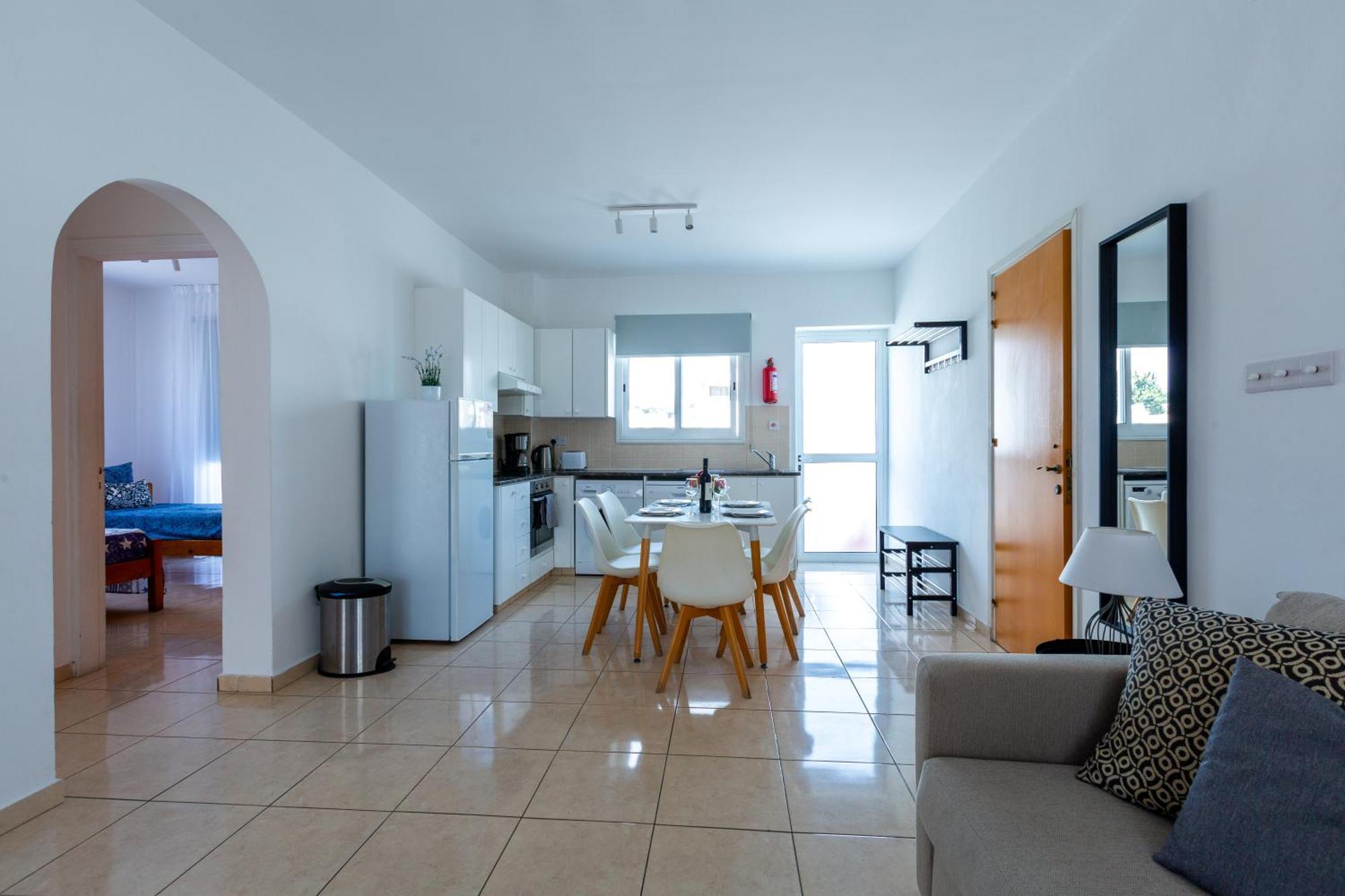 Beautiful 2 Bed Apartment With Great Views In Pafos Exterior foto