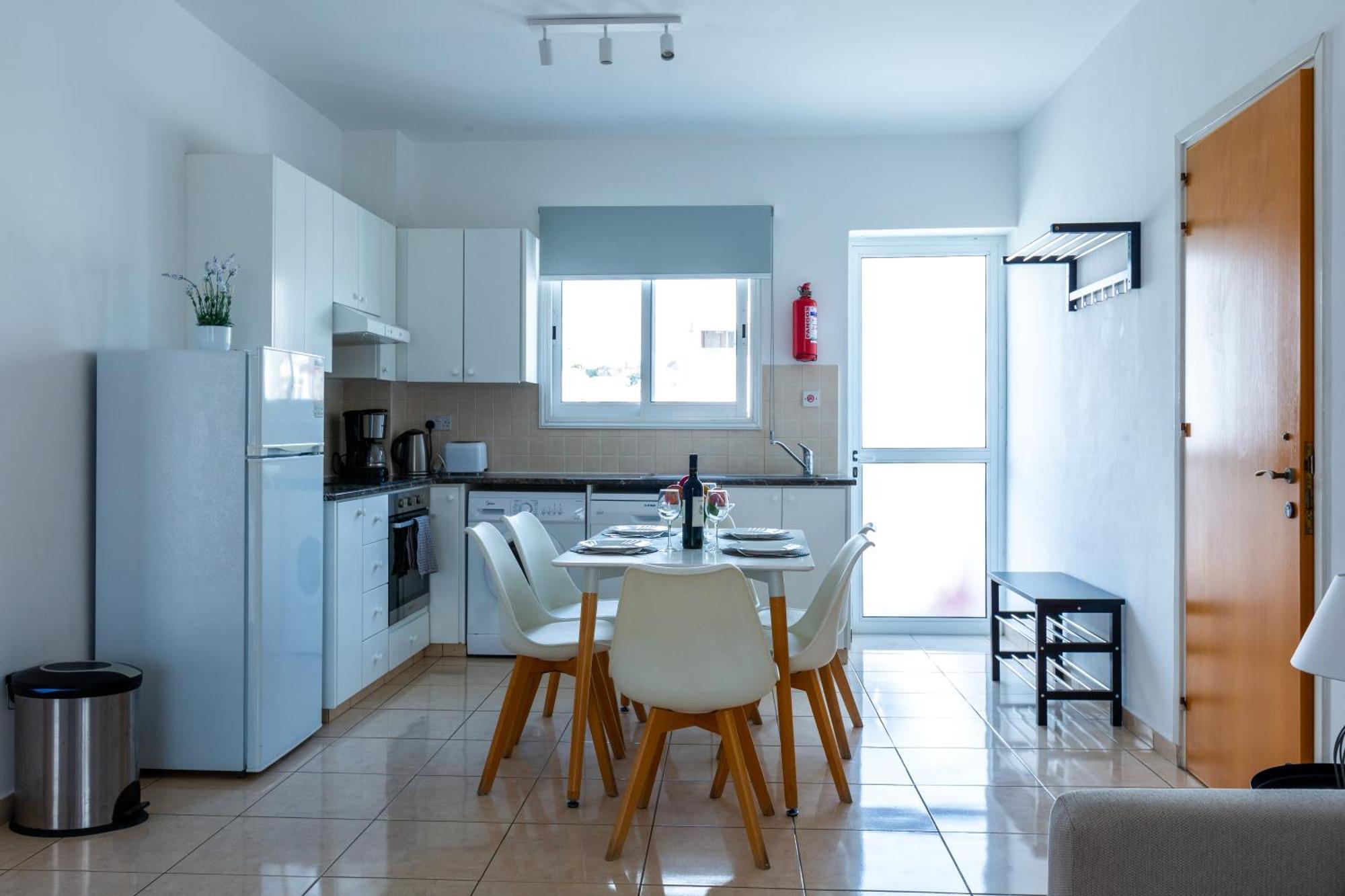 Beautiful 2 Bed Apartment With Great Views In Pafos Exterior foto