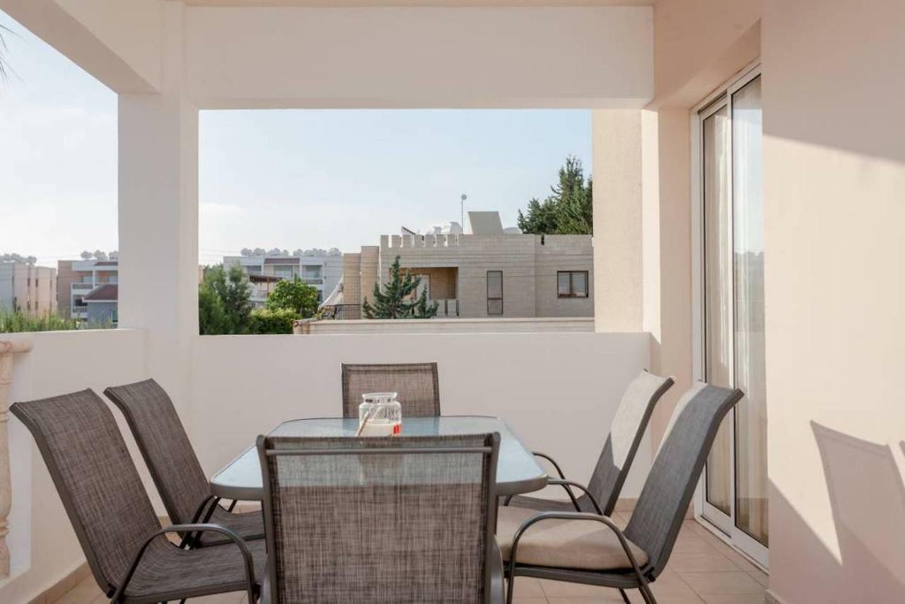 Beautiful 2 Bed Apartment With Great Views In Pafos Exterior foto